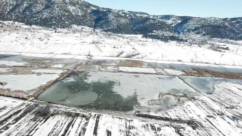 Donan Karaman Gölü havadan görüntülendi
