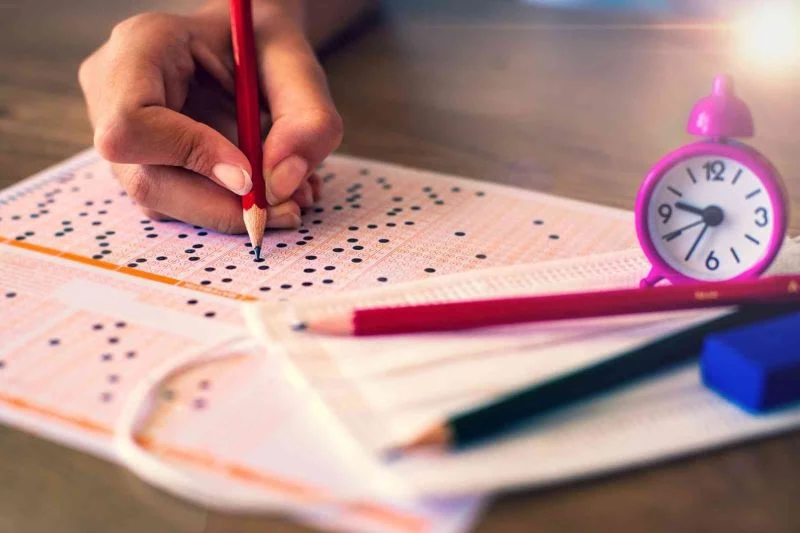 Kendini daha güvende ve özgüvenli hisseden çocuk sınavlarda daha başarılı oluyor
