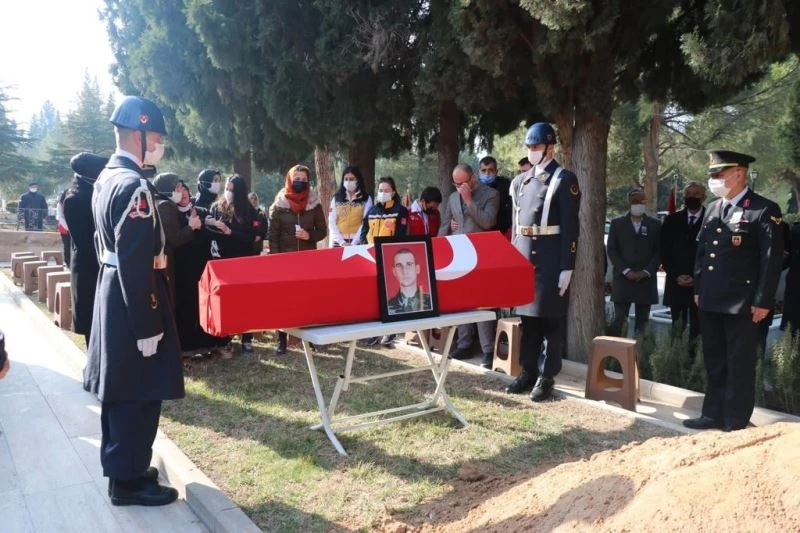 14 yıl sonra şehit sayılan askerin naaşı şehitliğe taşındı
