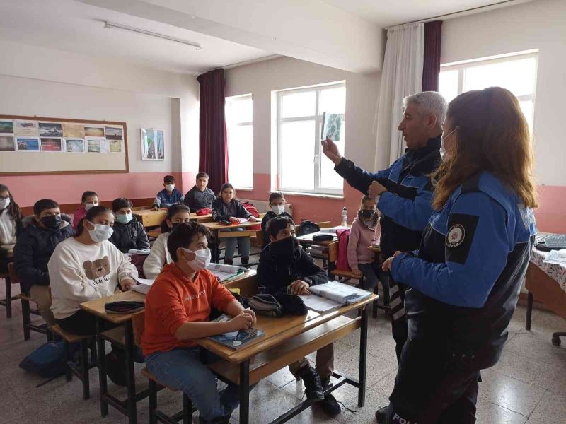 ‘Genel Güvenlik Kuralları ve Polislik Mesleği’ hakkında öğrenciler bilgilendirildi
