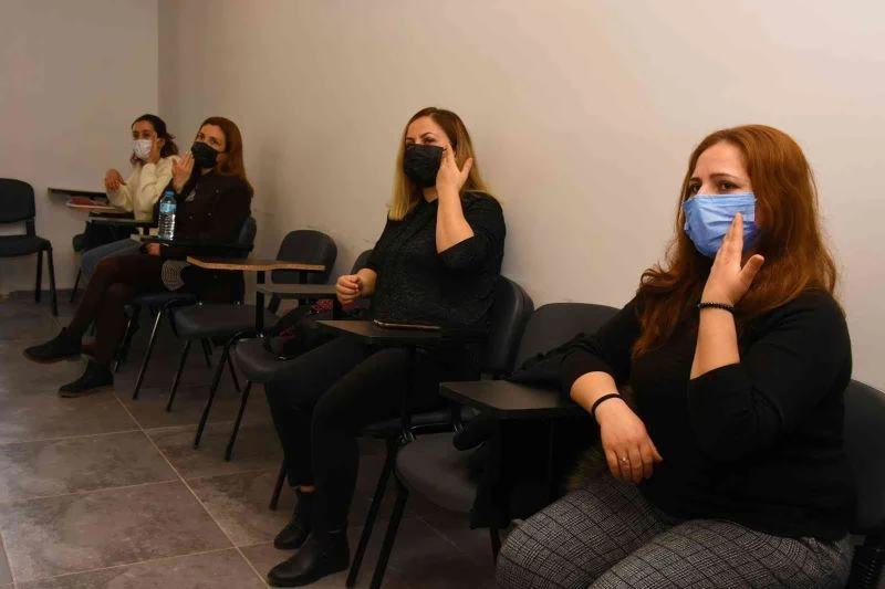 Aliağa’da engelleri kaldıran eğitim: İşaret dili kursu açıldı
