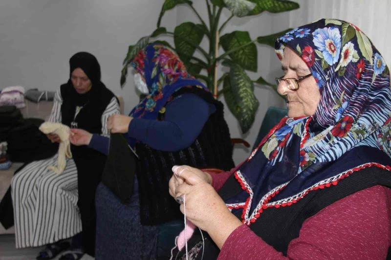 Yaptıklarıyla hem gönülleri hem de bedenleri ısıtıyorlar
