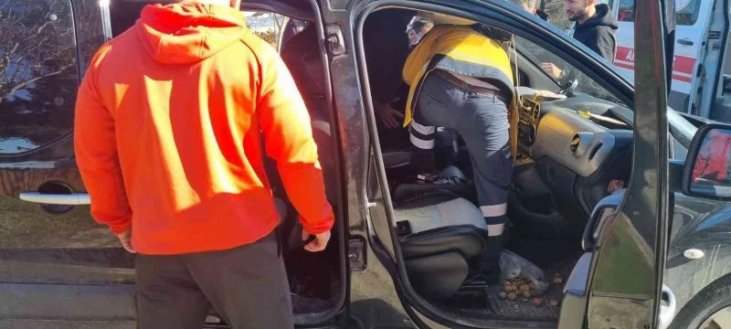 Oğlu babasını aracında kanlar içinde buldu
