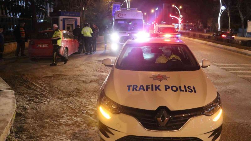 Edirne’de alkolü sürücü karşı şeride geçip kaza yaptı
