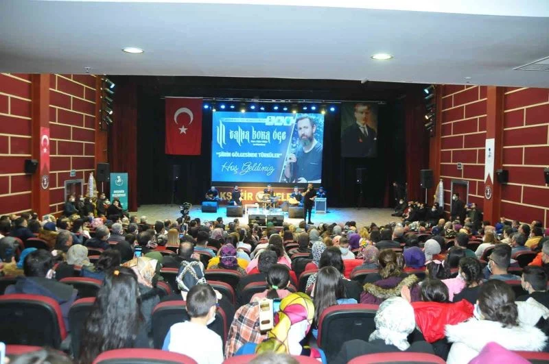Akşehir’de Talha Bora Öge ile şiir ve türkü şöleni
