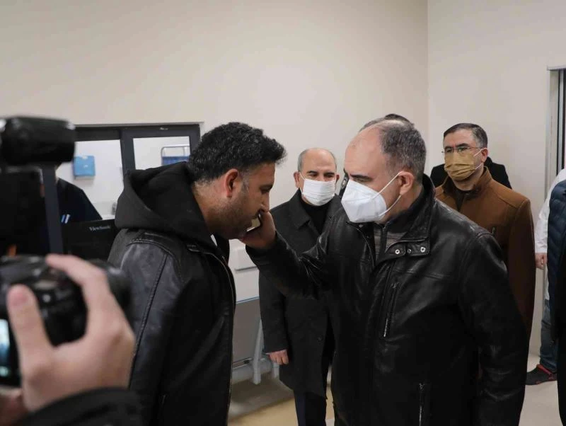 Konya Valisi Özkan’dan otobüs kazasında yaralananlara ziyaret
