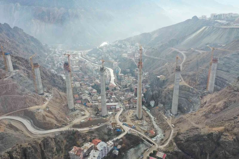 Türk mühendisler dev viyadükleri tamamlamanın mutluluğunu yaşıyor
