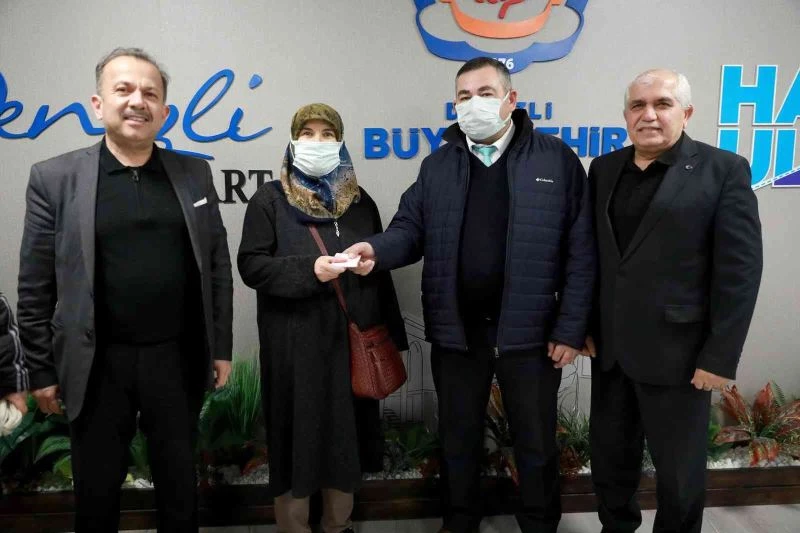 Çöp sandığı poşetten 4 bin 900 TL çıktı
