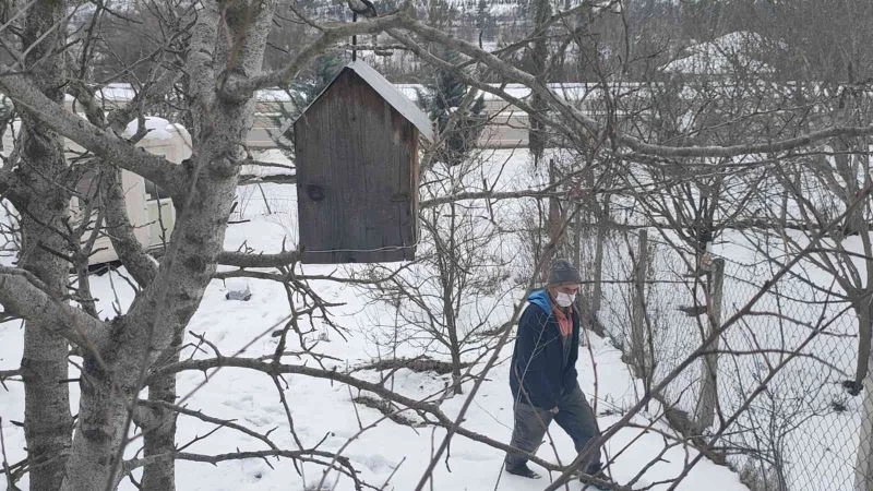 Bu kez kuşlar için kollarını sıvadı
