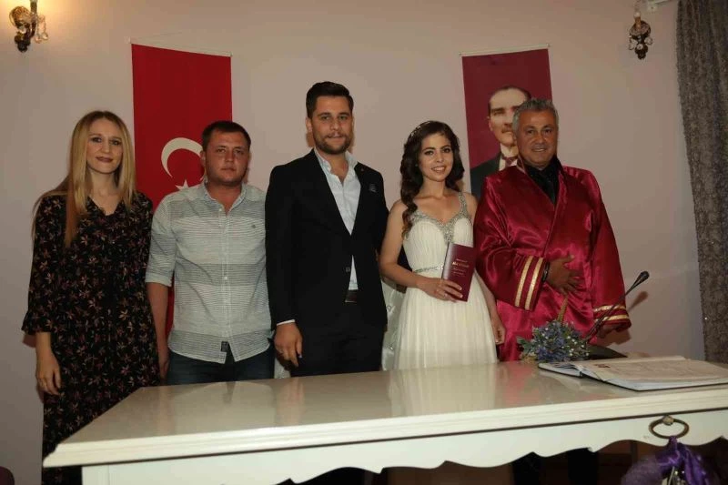 Evlilik için  02.02.2022 tarihini seçtiler
