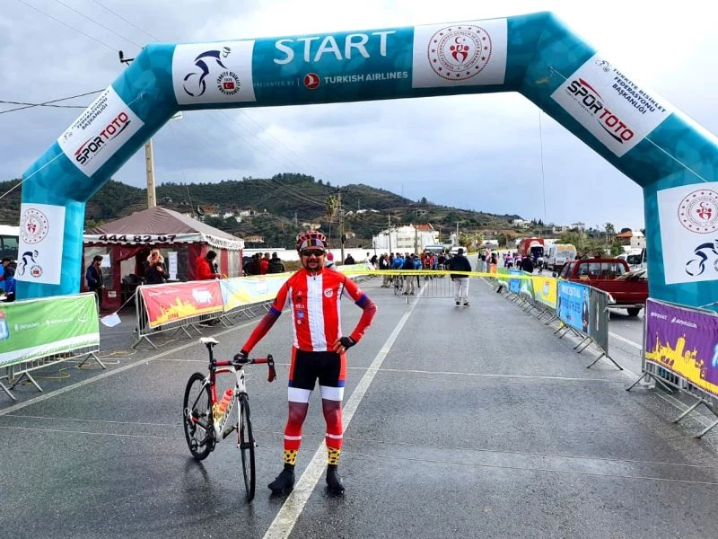 Antalyaspor bisiklet takımı kürsüde
