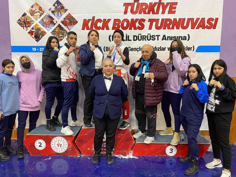 Kütahya Belediyespor Kulübü sporcularından bronz madalya
