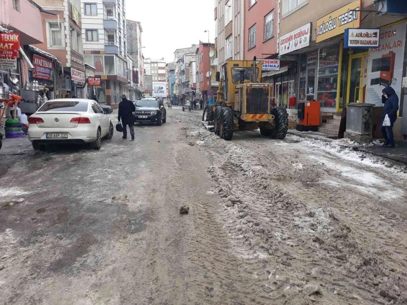Kars’ta bahar havası karla mücadeleyi hızlandırdı
