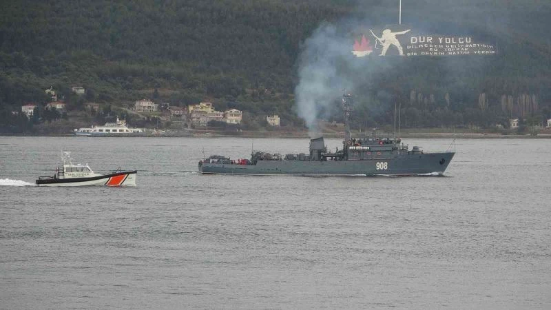 Rus savaş gemileri Çanakkale Boğazı’ndan geçti
