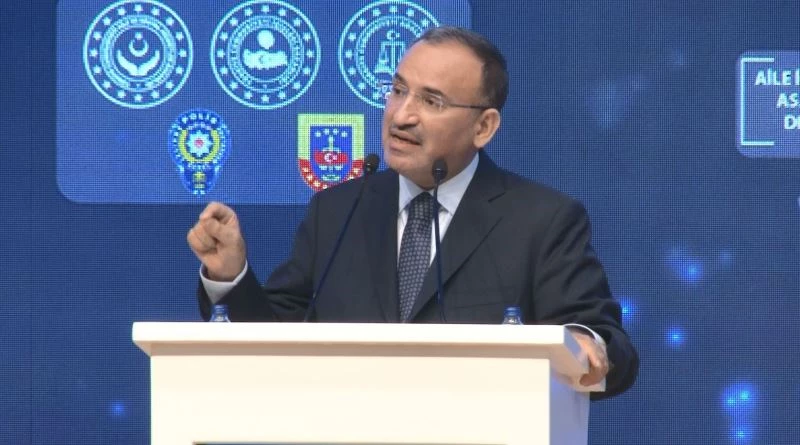 Adalet Bakanı Bozdağ: “Bir kadını 15 yerinden bıçaklayana adli kontrol şartı verildiğinde yüreğim yanıyor”
