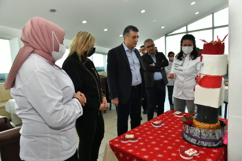 Esenyurt Belediye Başkanı Bozkurt’tan kursiyer ve öğrencilere sürpriz ziyaret
