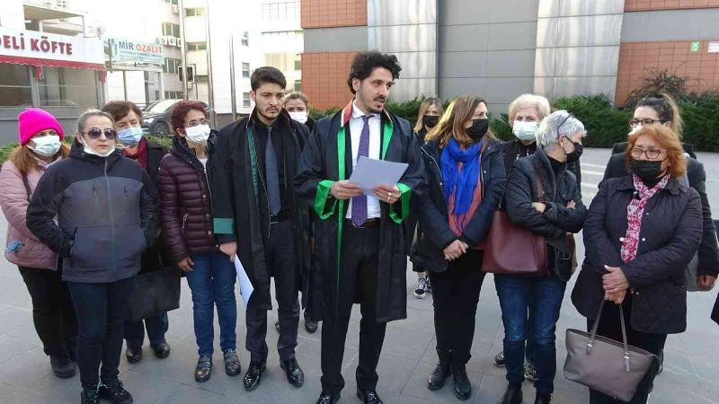 Eski eşi tarafından öldürülen okul müdiresi olay yerinde anıldı
