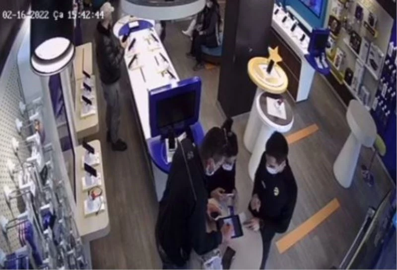 İş yerinden 3 telefon çalan hırsızın rahatlığı ‘pes’ dedirtti
