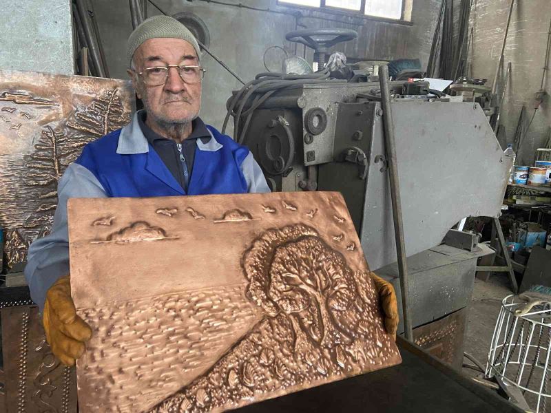 40 yıldan fazladır bakırı döverek eşsiz eserler ortaya çıkarıyor
