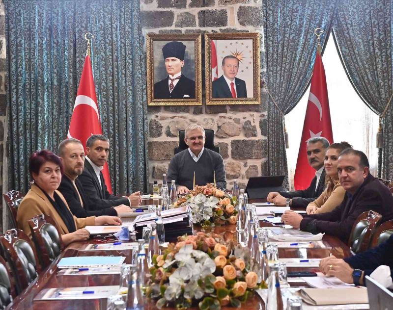Vali Münir Karaloğlu başkanlığında Diyarbakır’ın yatırımları ele alındı

