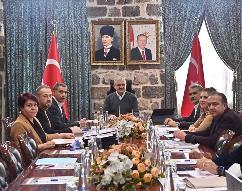 Vali Münir Karaloğlu başkanlığında Diyarbakır’ın yatırımları ele alındı
