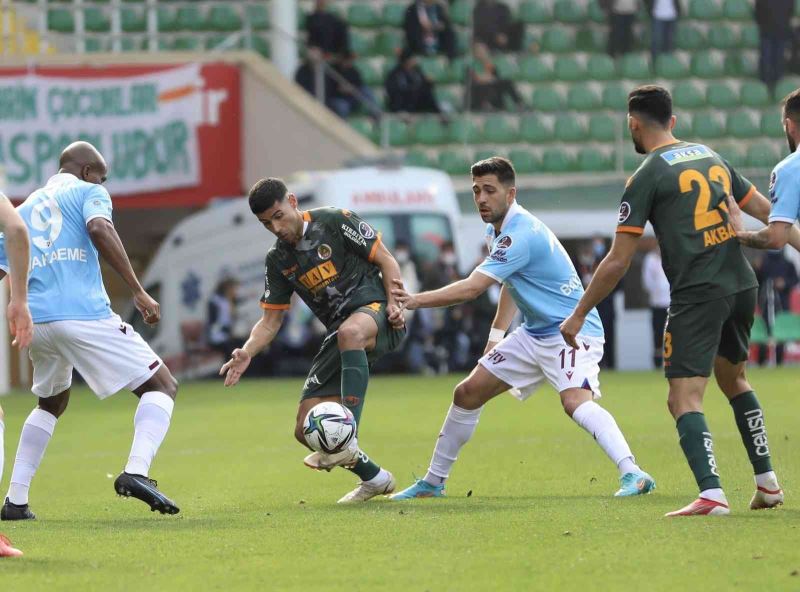 Spor Toto Süper Lig: Aytemiz Alanyaspor: 0 - Trabzonspor: 4 (İlk yarı)
