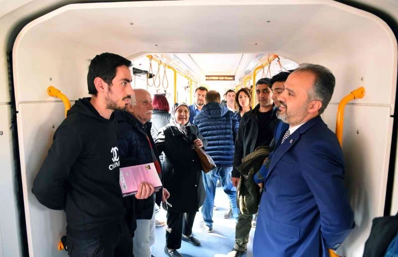 Öğrenciler toplu taşımaya yöneldi
