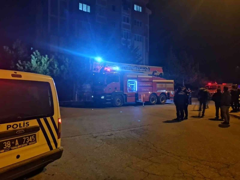 Oturduğu evi yakan şahıs kayıplara karıştı: Yangında maddi hasar meydana geldi