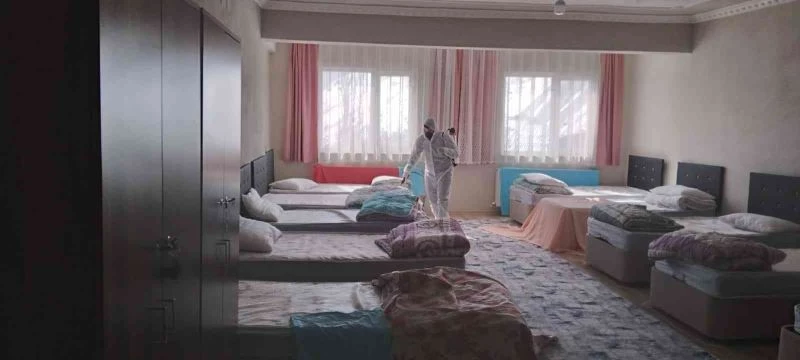 Hakkari’deki kurs binaları ilaçlandı
