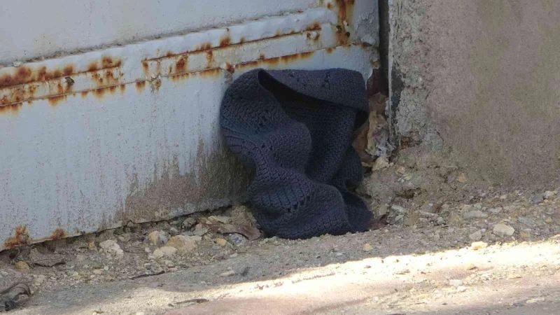 Camiden evine dönerken husumetlisi tarafından başından vurulan kişi hayatını kaybetti
