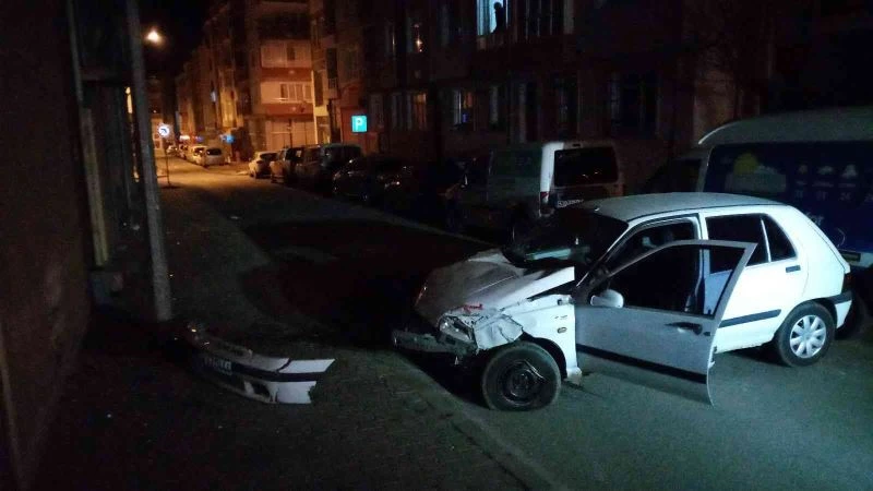 Hurdaya dönen araçtan içki şişesi çıktı, sürücü kayıplara karıştı
