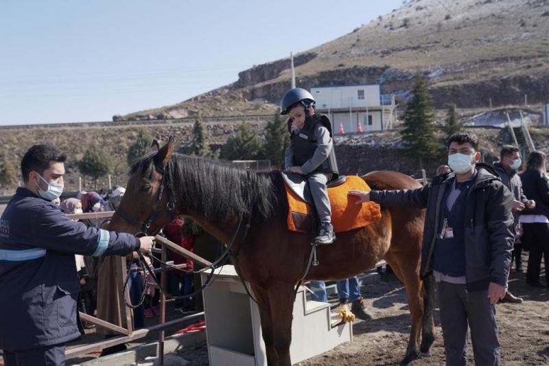 Sincan’da kadınlar “Kadın Kadına Aile Sohbetleri” ile keyifli vakit geçiriyor
