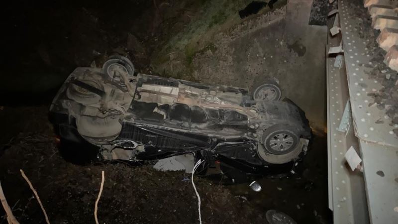 Çatalca’da kamyonet yük treniyle çarpıştı: 2 yaralı
