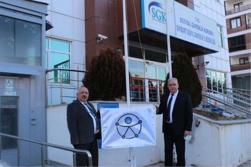 Bayburt’ta ilk Erişilebilirlik Bayrağı göndere çekildi
