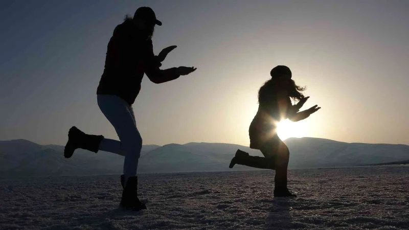 Çıldır Gölü’nde oyun havalarıyla coştular
