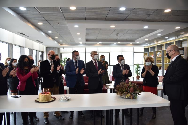 Başkan Ergün’e doğum günü kutlamalı karşılama

