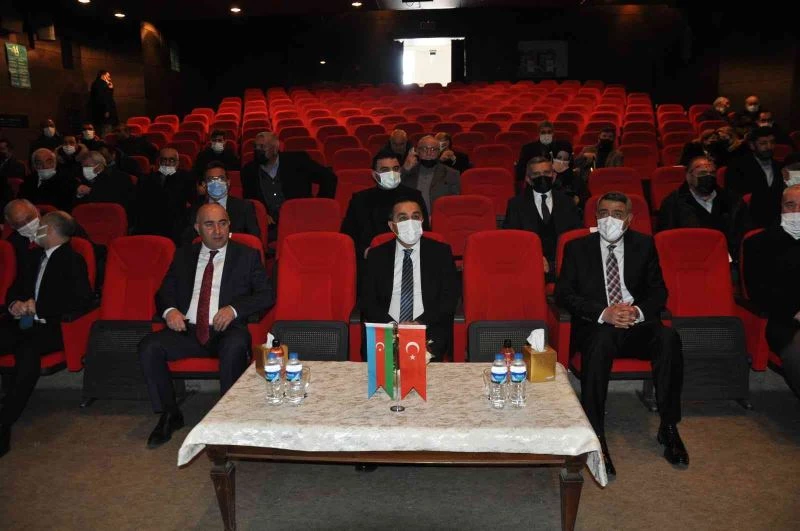 Başkonsolos sitem etti, salon öğrencilerle doldu
