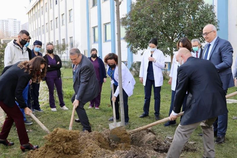 Yunusemre Belediyesi Manisa CBÜ yerleşkesini ağaçlandırıyor
