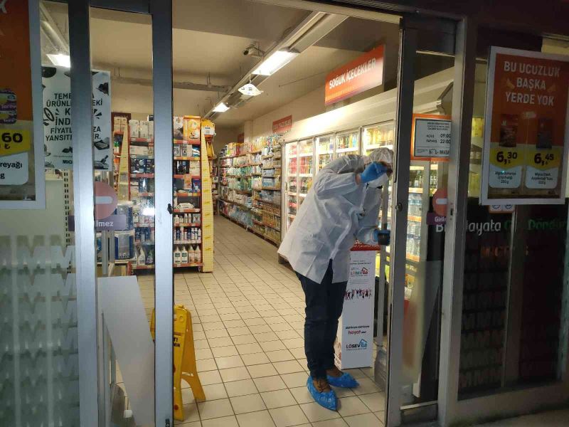 Antalya’da zincir market şubesinde cerrahi maskeli silahlı soygun
