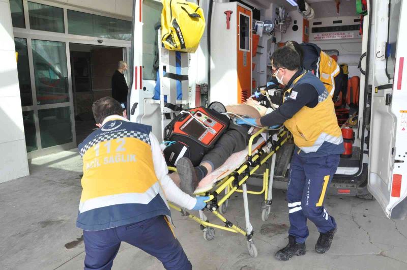 Bilinci kapalı halde bulunan şahıs ambulansta hayata döndürüldü
