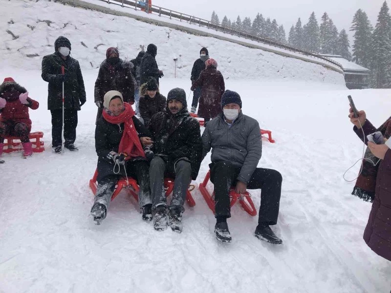 Görmeden kaymanın keyfini yaşadılar
