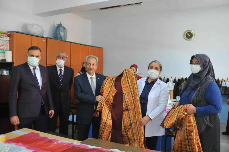 Başkan Akkaya dikiş nakış kursiyerleriyle bir araya geldi
