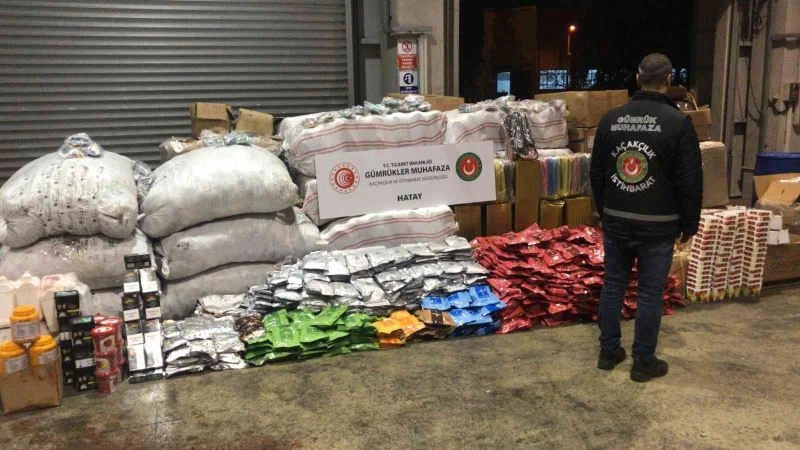 Gümrük Muhafaza ekipleri, tonlarca kaçak nargile tütünü ve malzemesinin yurda girişine engel oldu
