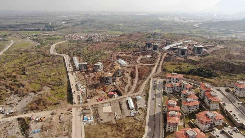 Akgedik’te bloklar yükseliyor
