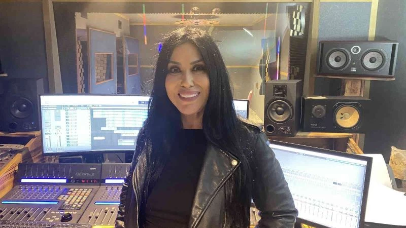 Ünlü türkücü Nur Ertürk yeni tekli parçası için çalışmalara başladı
