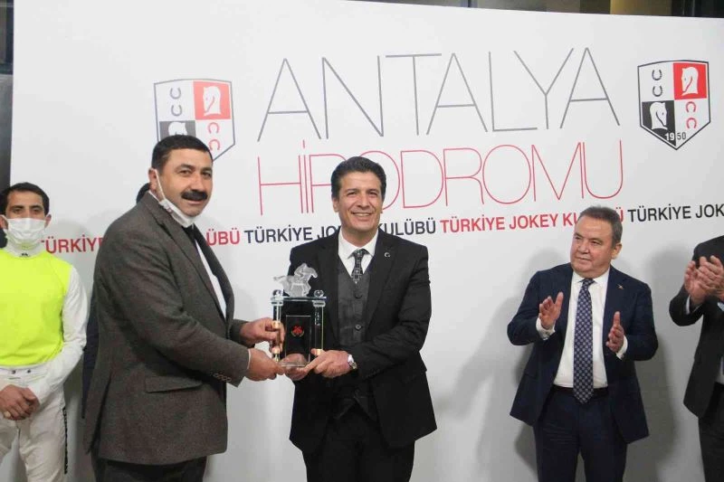 Döşemealtı Hipodrom koşusunu ‘Kübra Hanım’ kazandı
