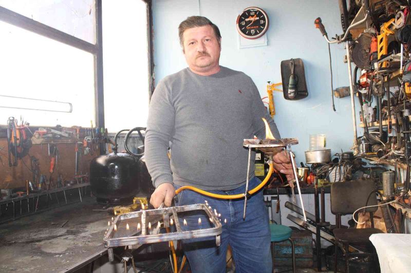 Ordulu motor tamircisi, bir çay bardağı benzinle 5 saat yanan gaz üretti
