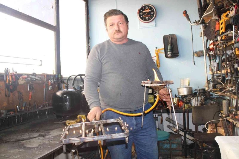 Ordulu motor tamircisi, bir çay bardağı benzinle 5 saat yanan gaz üretti
