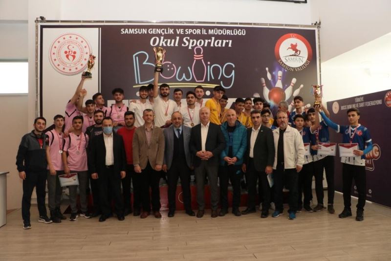 Liselerarası Bowling Türkiye Şampiyonası’nın kazananlar kupalarını aldı
