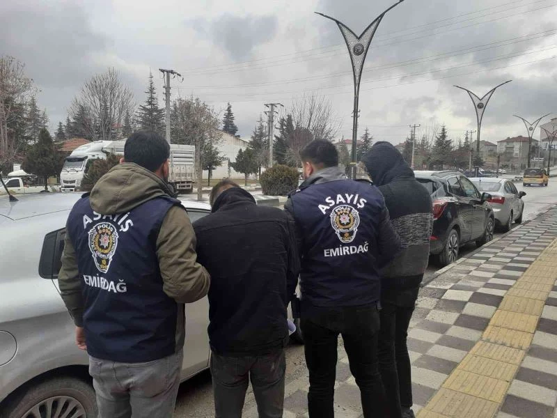 Gurbetçinin evini soyan hırsızlar polisten kaçamadı
